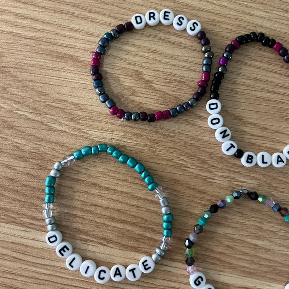 6 Taylor swift reputation friendship bracelets - Picture 4 of 4